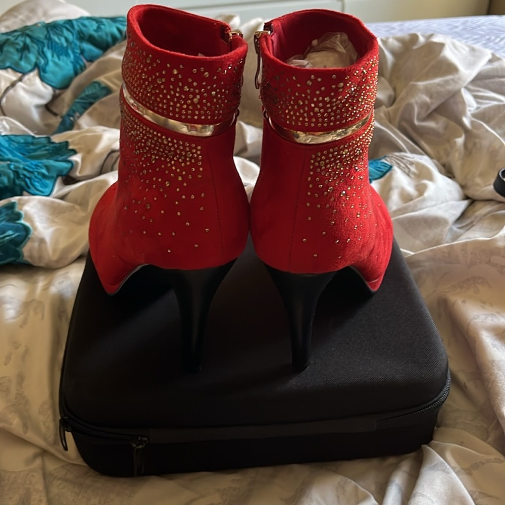 Red short boots with diamonds